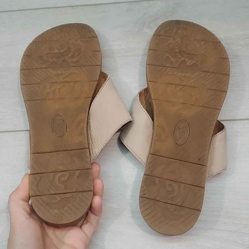 Sofft Womens Comfort Leather T strap Sandals Flats shoes 8.5M